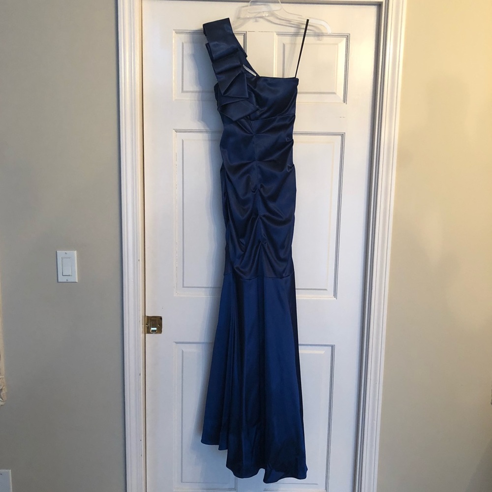 • DARK NAVY ELEGANT DRESS •